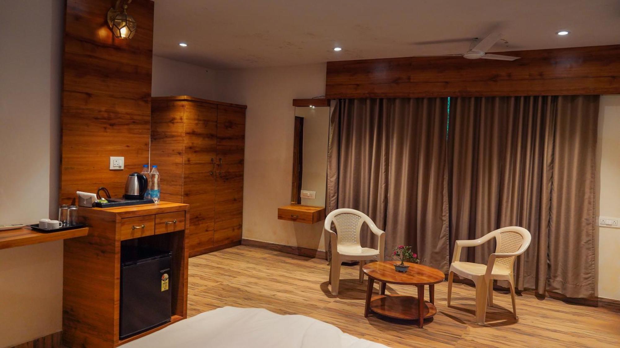 Whispering Peepul Resort 巴德拉普尔 外观 照片