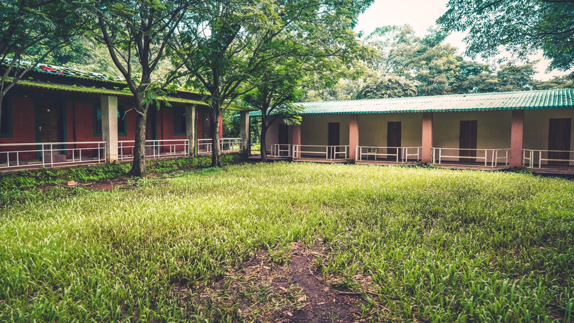 Whispering Peepul Resort 巴德拉普尔 外观 照片